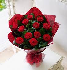 Buy Flowers Online And Enjoy Free Delivery In Dubai On All 7 Days A Week Red Rose Bouquet Flowers Bouquet Flower Delivery