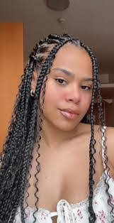 Helen Luz's Instagram, Twitter & Facebook