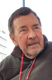 If anyone knows a tony maxwell or known as Anthony maxwell and was married  to Robyn Maxwell Please do not give any assistance to him for Robyn's  funeral As he has made