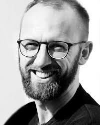 Crowd Pleaser: How to Work with Extras