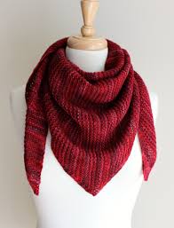 The seashore scarf free knitting pattern is a great way to stay fashionable while staying warm at the same time. Free Knitting Patterns Truly Triangular Scarf Leah Michelle Designs