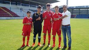 It competes in the primeira liga, the top division of football in the country, and it is named after the portuguese. Gil Vicente Futebol Clube De Toronto Voltou A Barcelos Gil Vicente