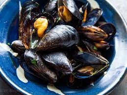 Moules Marinières Recipe (French Mussels In White Wine Sauce)