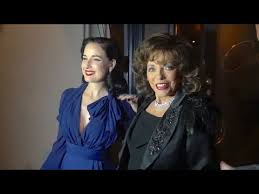 I met dita von teese on thursday and here's my makeup. Dita Von Teese And Joan Collins Bring Elegance Back To Hollywood Youtube