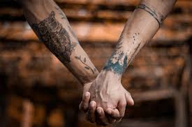 If you want a new tattoo, you might not want to get one of these ones mentioned on ask reddit. Berlin Tattoo Artist Specializes In Left Handed Style Of Tattooing Your Skin Online