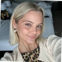 Isabelle Nowak's Instagram, Twitter & Facebook