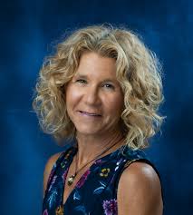 Lisa Ennis's Instagram, Twitter & Facebook