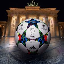 E abbiamo vinto 10 coppe in due squadre. So Sieht Der Ball Furs Champions League Finale Aus Fussball