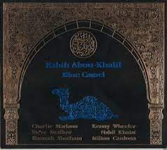 Blue camel empieza haciendo honor a su nombre con sahara, de manera pausada, rítmica y trayendo a la mente el constante balanceo de un camello atravesando el desierto en plena tormenta de arena. Rabih Abou Khalil Blue Camel Cd Discogs