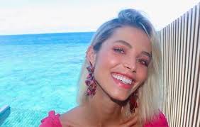 Carol dias kaka is on facebook. Carol Dias Posa Coberta De Areia Em Praia Paradisiaca Ofuxico