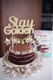 Kleine Torte Gross Gedacht Ein Goldener Dr Oetker Naked Cake Schoko Mit Diy Cake Topper