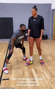 Body fat % 29.8% chubby. Basketball Star Liz Cambage S 6 8 Frame Towers Over Her Nba Trainer Daily Mail Online