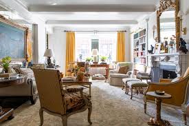 This board provides links to tons of nyc apartment tours, these apartments vary from average renters to penthouse homeowners. Inside Bunny S New York Apartment Bunny Williams Interior Design