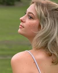 April Lafleur's Instagram, Twitter & Facebook