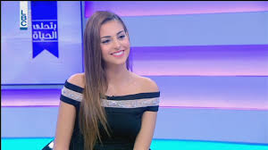 فاليري أبو شقرا تستقبل ابنتها بالورود. Bte7la Elhayet Episode 31 Ø¨ØªØ­Ù„Ù‰ Ø§Ù„Ø­ÙŠØ§Ø© ÙØ§Ù„ÙŠØ±ÙŠ Ø£Ø¨Ùˆ Ø´Ù‚Ø±Ø§ Youtube