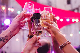 Le costières de nîmes rouge possède le label français aoc (appellation d'origine contrôlée) ainsi que le label européen aop (appellation d'origine protégée). Aoc Costieres De Nimes