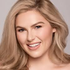 Chelsea Linder's Instagram, Twitter & Facebook