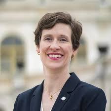 Sarah Bobbe's Instagram, Twitter & Facebook