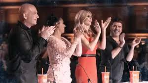 Spectators standing ovation favorite artists at the premiere of the. Stanging Ovation Gifs Get The Best Gif On Giphy