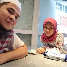 Tazkirah ustaz ebit lew paling sedih buat anak2 remaja bertuah ini daripada abdullah bin amr r.a, bahawa nabi muhammad. Video Sebak Betul Tengok Anak Ini Menangis Dakwah Ustaz Ebit Lew Mengenai Pergorbanan Ibu Bapa Bikin Netizen Sedih Kisah Dunia