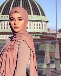 See more ideas about hijab tutorial, hijab style tutorial, hijab. Image Decouverte Par Princess Decouvrez Et Enregistrez Vos Images Et Videos Sur We Heart It Hijabmode Kvinnor Islamisk