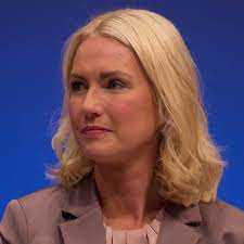 Einem beruf nachzugehen und dabei kinder zu haben, soll künftig kein kunststück mehr sein. Manuela Schwesig Wikipedia