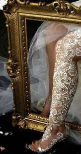 Hai kawan, ini ana buat cara memakai henna putih simple, untuk pemula ayo belajar di sini. Tak Hanya Merah Atau Hitam Inspirasi Henna Putih Ini Bikin Momen Pernikahanmu Semakin Berkesan
