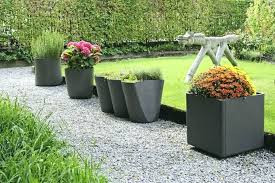 Den Richtigen Pflanzkubel Finden Neuste Trends Und Wichtige Tipps Pflanzenkubel Fur Den Garten Gartendesign Ideen Grosse Pflanzgefasse