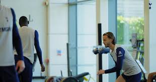 Maddison treina com o Spurs antes da viagem para enfrentar o Aston Villa