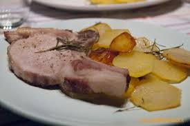 Inoltre i medaglioni di maiale alla birra sono velocissimi, in poco tempo realizzerete dei medaglioni di maiale… Burro E Alici Braciola Di Maiale Al Forno Con Patate