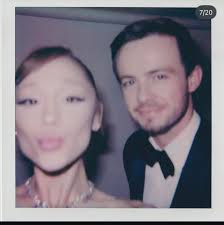 Her face is so pale creepy, cringy and scary. And why is she so pale??? :  r/ArianaGrandeSnark