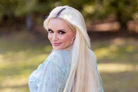 Her first single, a version of nothing's gonna stop me now. Mm4xotyjouzdom