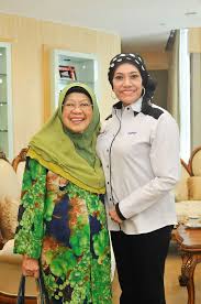 Negarawan tan sri zaleha ismail cemas ingat zaman jepun, sampai menyorok norzalina june 12, 2020. Kkmm A Twitter Ybhg Dato Sri Dr Sharifah Zarah Ksu Kkmm Menerima Kunjungan Drp Ybhg Tan Sri Datin Paduka Seri Hjh Zaleha Ismail Di Pejabatnya Hari Ini Https T Co Xo5fjwmmju