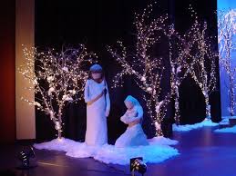 Multiple options are possible like putting a background on a screen, string art, origami stage design, balloons, or wooden panels. Pin On Ideas For Concerts