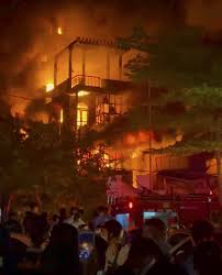 Ngôi nhà 4 tầng ở Bắc Ninh cháy rực lửa