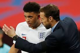 Gareth southgate called on supporters to stick with the players after some england fans booed the team following the lacklustre goalless european championship draw against old rivals scotland. Gareth Southgate Diskutiert Jadon Sancho Transfer Optionen Inmitten Man Utd Interesse Aktuelle Boulevard Nachrichten Und Fotogalerien Zu Stars Sternchen