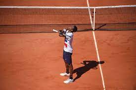 Federer accidentally nails monfils with a tennis ball. Day 3 Diary Monfils Magic Lights Up Lenglen Roland Garros The 2021 Roland Garros Tournament Official Site