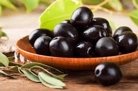 Lavate le olive sotto l'acqua corrente, sgocciolatele e asciugatele con carta assorbente da cucina. Come Conservare Le Olive Guida