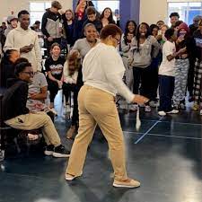 Teacher schools student in viral cafeteria dance battle - Good Morning  America
