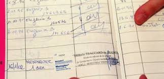 La vaccination des personnels de santé a pour principal objectif de les prémunir contre un risque professionnel en leur assurant, par en revanche, l'absence de vaccination entraîne de la part des autorités administratives le droit de refuser d'inscrire l'enfant non vacciné en collectivité (crèche, école). Un Carnet De Vaccination Electronique Teste En France Sciences Et Avenir
