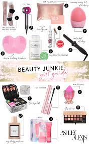 De beauty junkies store heeft producten die je huid echt blij maken. Beauty Junkie Gift Guide Ashley Alexis Creative