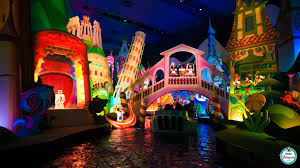It S A Small World Hello Disneyland Le Meilleur Guide En Ligne Pour Disneyland Paris Disneyland Small World Disneyland Paris