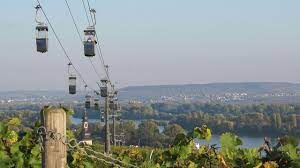 Aus richtung frankfurt die a66 über wiesbaden nehmen. Seilbahn Rudesheim Rheingau