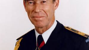 Former Defence Force chief Air Marshal David Crooks dies aged 90