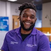 400+ profilů „Omari