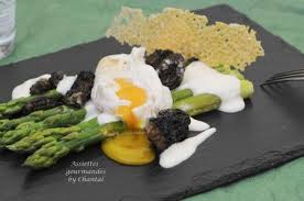 Asperges Vertes Morilles Oeuf Poche Sauce Et Tuiles Au Parmesan Asperge Verte Morilles Recette Legume Accompagnement