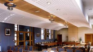 C'est en plein cœur de lille, à 5 minutes à pied de la gare, dans la partie piétonnière la plus animée de la ville que mjm graphic design a ouvert les portes d'une école d'art de 2 000 m2 aux allures de pépinière créative, underground et exclusive ! Ai Raches 59 Renovation Et Extension De La Mairie Et Des Ateliers Municipaux Projet Architecture Architecture D Interieur Atrium Architecte Douai Lille Arras Amiens Boulogne Paris