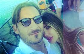 La bella ilary non lascia nulla al caso e sceglie un giorno speciale per rendere nota la sua gravidanza: In Questa Casa C E Una Donna Incinta La Rivelazione Di Ilary Blasi Zon