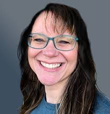 Karen Batt's Instagram, Twitter & Facebook