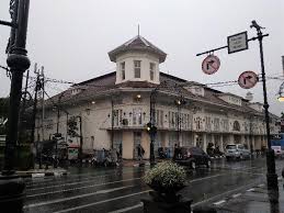 De vries is one of the most common dutch surnames.1 it indicates a geographical origin: Telusur Lorong Rahasia Di Basement Gedung De Vries Bandung Travel Tempo Co